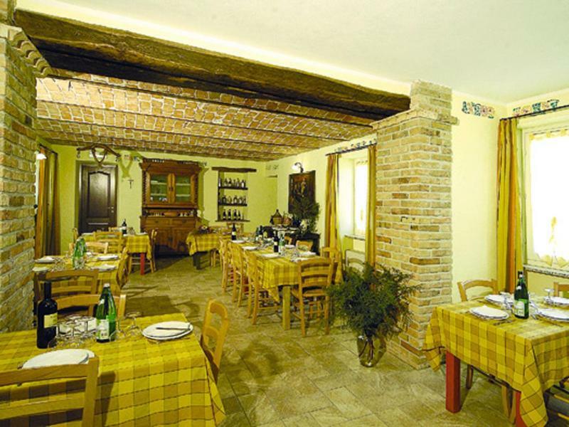 Agriturismo Cascina Anri Mango Eksteriør billede